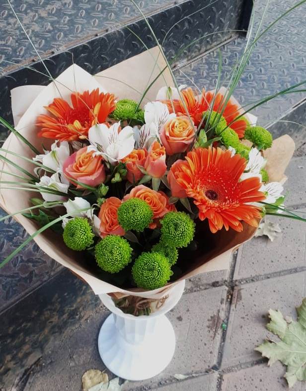 Букет цветов из: Герберы, Хризантемы, Альстромерии и Розы в Энгельсе