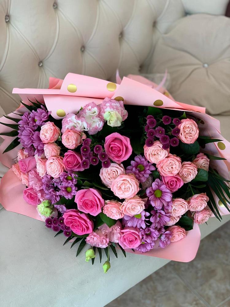 Букет цветов из: Хризантемы, Розы и Лизиантусы в Энгельсе