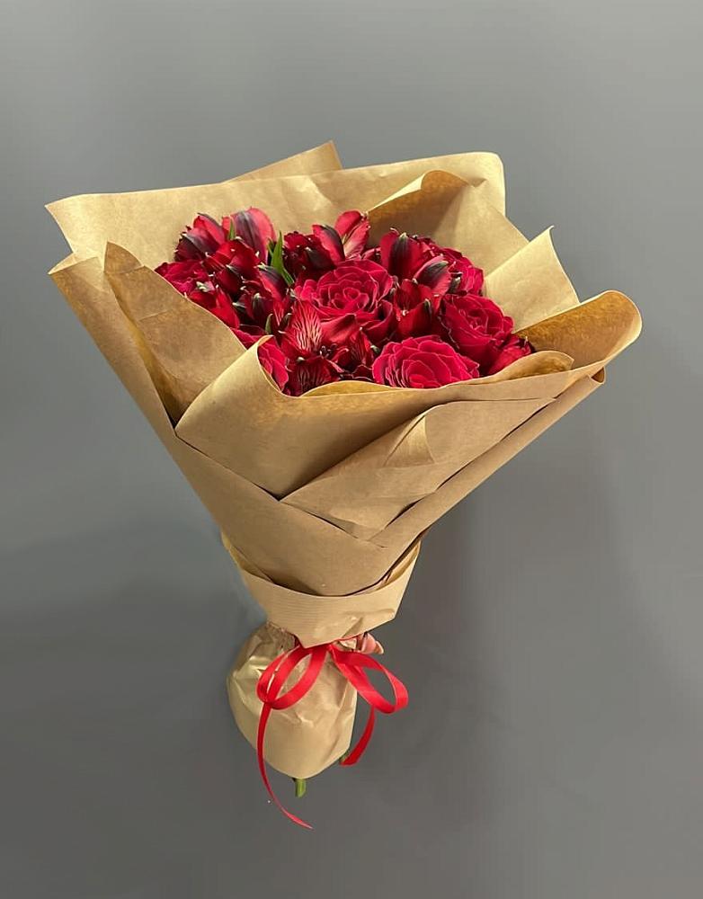 Букет цветов из: Альстромерии и Розы в Энгельсе