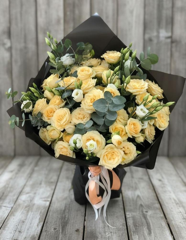 Букет цветов из: Розы и Лизиантусы в Энгельсе