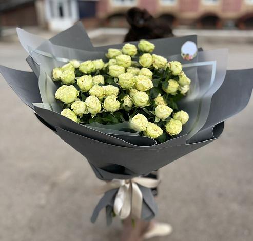 Букет Белые кустовые розы Солинеро в Энгельсе