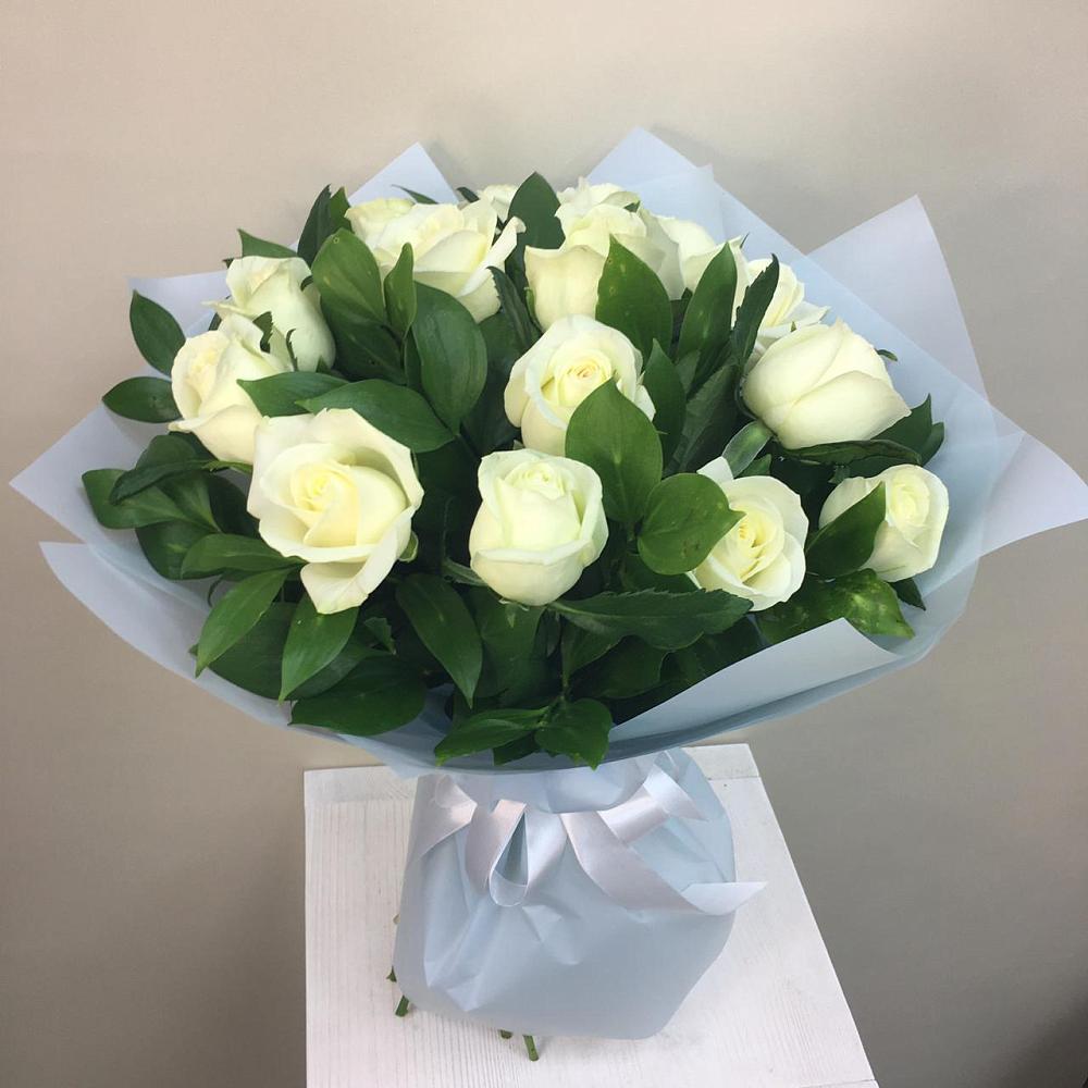 Букет 15 Белых роз Проуд в Энгельсе