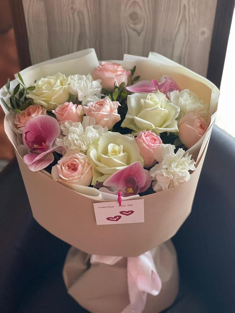 Букет цветов из: Орхидеи, Розы и Гвоздики в Энгельсе