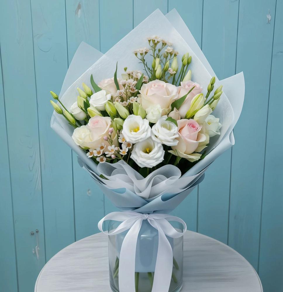 Букет цветов из: Розы и Лизиантусы в Энгельсе