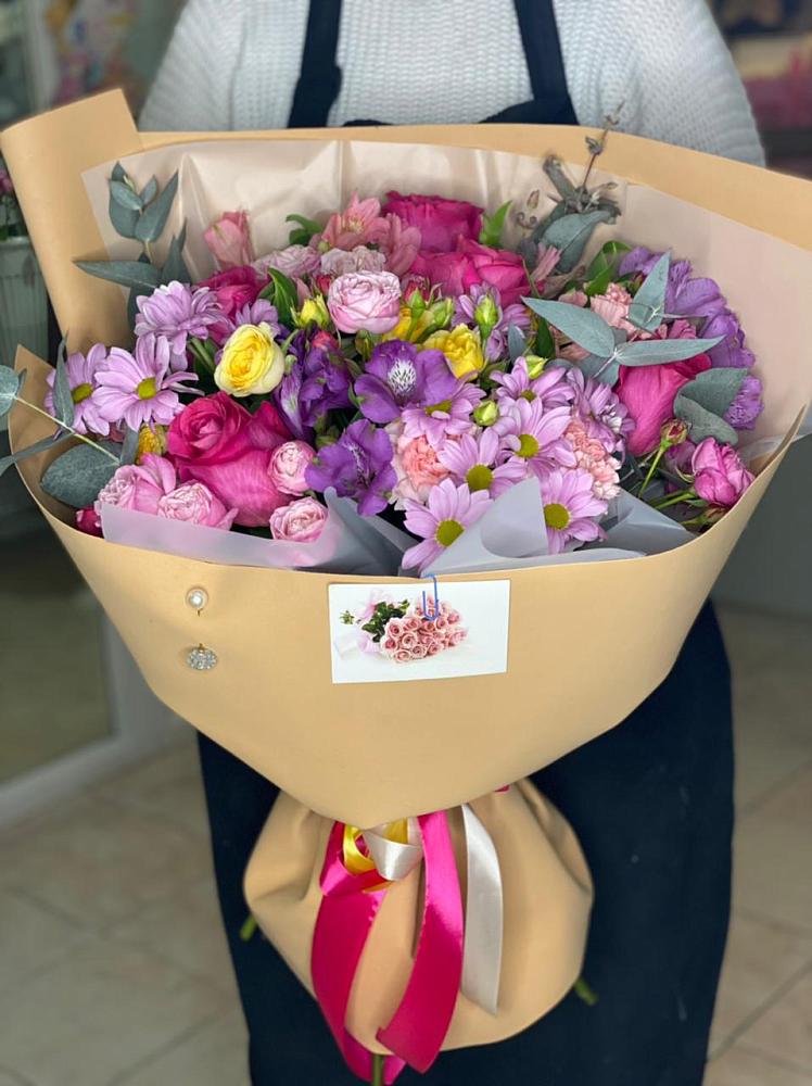 Букет цветов из: Хризантемы, Гвоздики и Альстромерии в Энгельсе