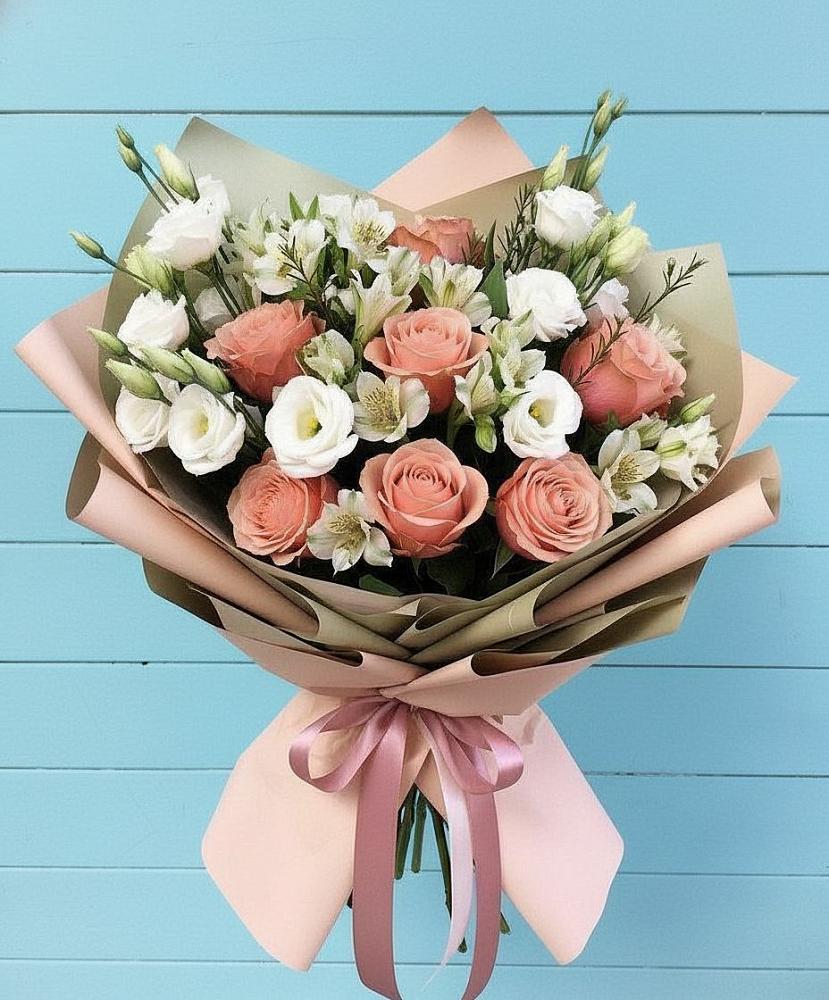 Букет цветов из: Розы, Альстромерии и Лизиантусы в Энгельсе