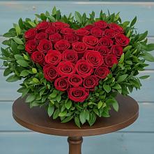 Цветочная композиция из Розы в виде сердца в Энгельсе