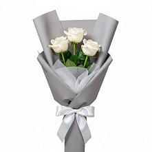 Букет 3 белые розы в Энгельсе