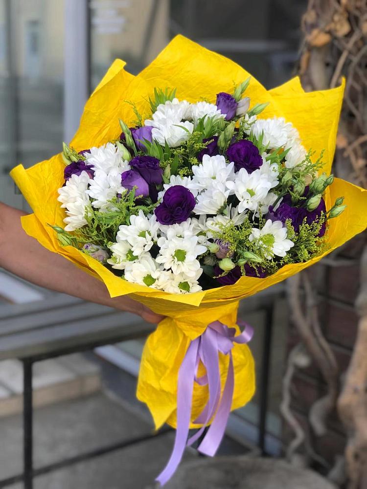Букет цветов из: Ирисы, Хризантемы и Ромашки в Энгельсе
