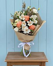 Букет цветов из:  Альстромерии, Лизиантусы, Розы и Хризантемы в Энгельсе