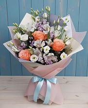 Букет цветов из:  Лизиантусы, Розы, Альстромерии и Гипсофила в Энгельсе