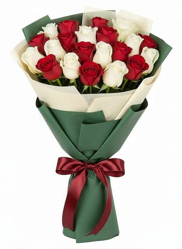 Букет Микс из красных и белых роз в Энгельсе