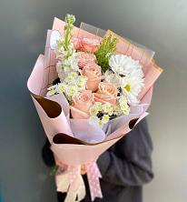 Букет цветов из:  Хризантемы и Розы в Энгельсе