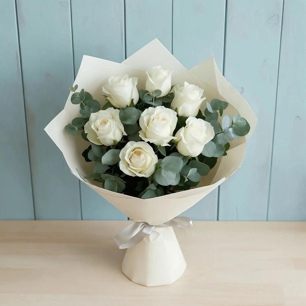 Букет Белые розы в Эвкалипте в Энгельсе