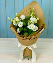 Букет цветов из:  Хризантемы и Лизиантусы в Энгельсе