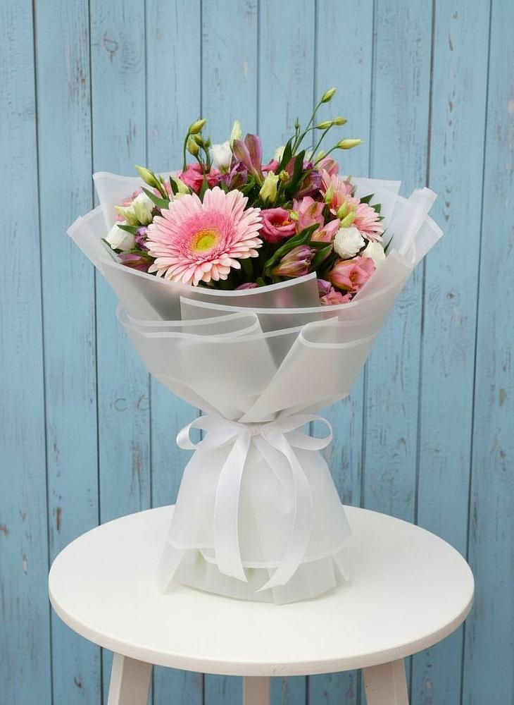 Букет цветов из: Герберы, Альстромерии и Лизиантусы в Энгельсе