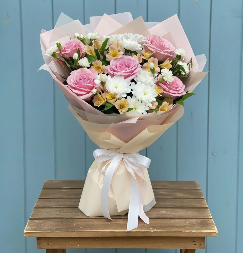 Букет цветов из: Гвоздики, Орхидеи и Розы в Энгельсе