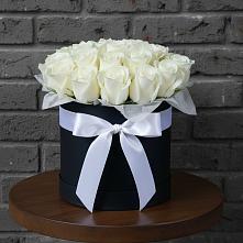 Цветочная композиция из Розы в шляпной коробке в Энгельсе