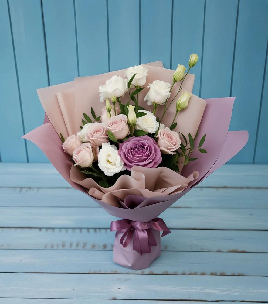 Букет цветов из: Розы и Лизиантусы в Энгельсе